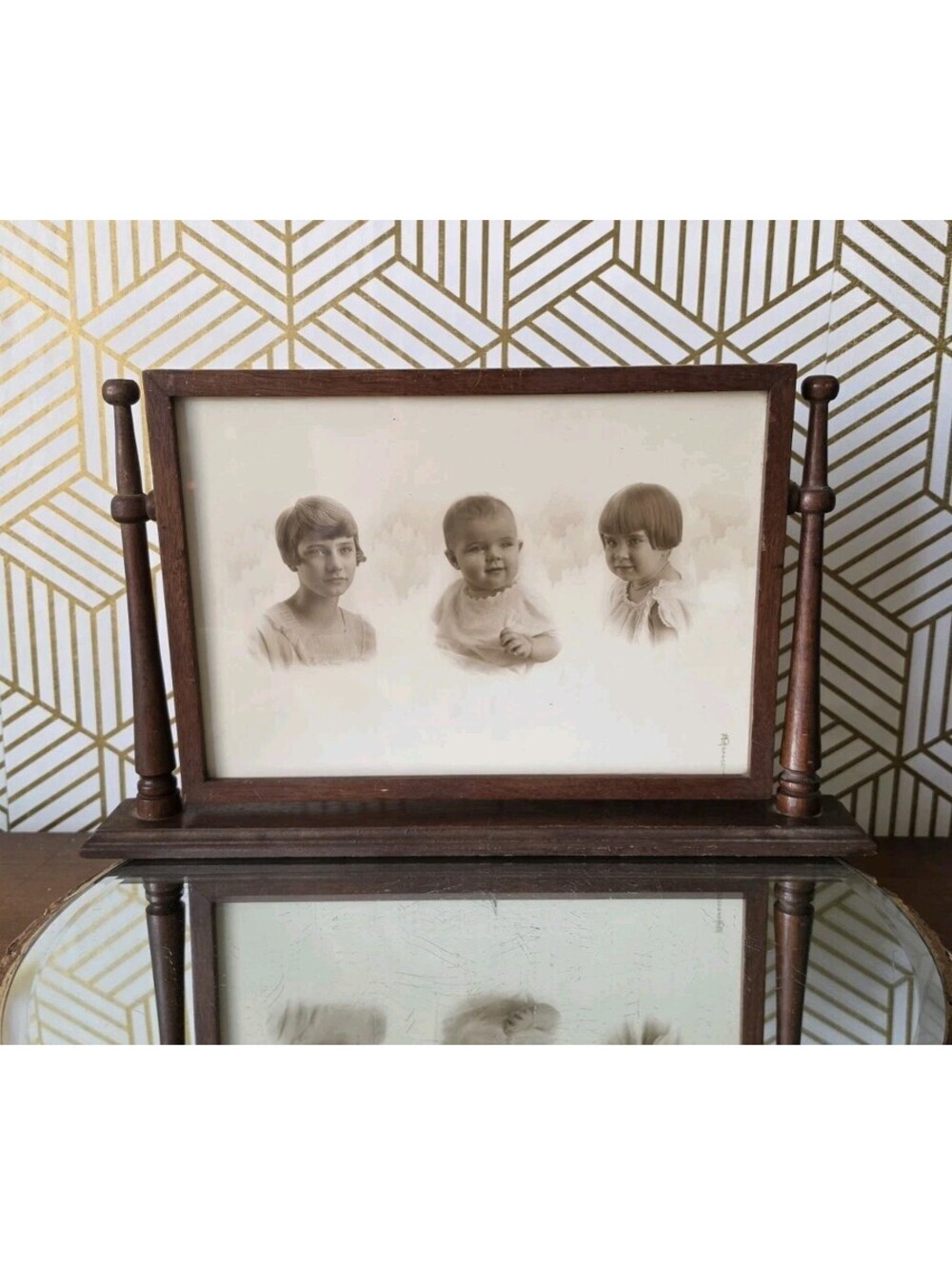 Antique 1920's Vintage Wood Tabletop Swivel Picture Frame With Glass & Photo
